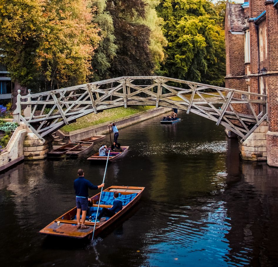 romantic date ideas in cambridge; punting on the river cam